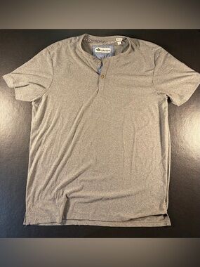 Tallwoods Men’s Short Sleeve Henley in Heather Gray